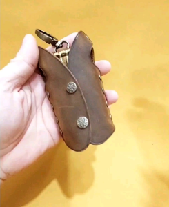 BAO DA MÓC KHÓA HÌNH ÁO KHOÁC CÁ TÍNH DA THẬT HANDMADE