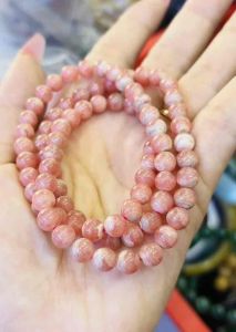 Chuỗi 3 vòng quấn tay đá đào hoa thiên nhiên hồng xinh xinh 8li