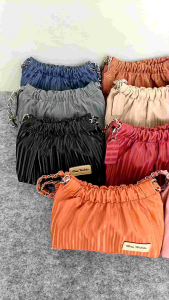 Tas Rantai Genia Bag Biru: Aksesoris Fashion untuk Gaya Kasual