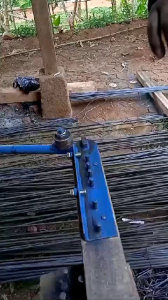 alat penekuk besi
