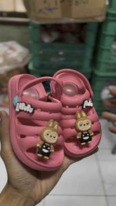 New sandal anak Kokop bunyi citcit tali belakang karakter labubu