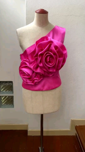 เสื้อไหล่​เฉียง เสื้อตก​แต่ง​กุหลาบ​คู่​ เสื้อผ้า​ผู้​หญิง​ ตัดเย็บ​ใน​ไทย​hipaholic​