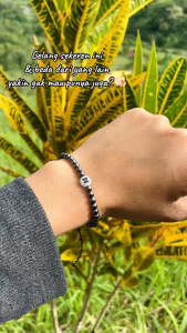Gelang Inisial Huruf A - Z Dipadukan Batu Blustin Bulat Manik Huruf Glow In The Dark Gelang Becahaya Tempat Gelap Bracelets