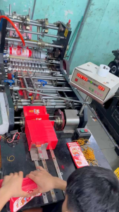 Set 100 bao lì xì 2026 mẫu ngẫu nhiên giá tốt giấy bóng dày đẹp bỏ sẵn vào túi kiếng