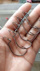 ตะขอสแตนเลสเกี่ยวเหยื่อยางขนาด 4 โอ (1 ซองมี 5 ตัว)