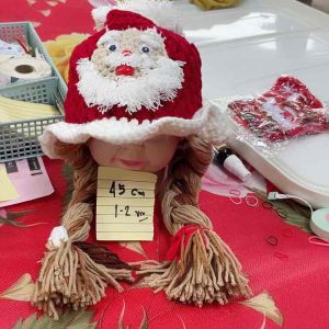 หมวกเปียไหมพรมเด็กลายเชนต้าคอลแดง