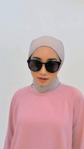 Kaos Crop Oversize Polos Hijab Friendly: Pilihan Ideal untuk Aktivitas Sehari-hari