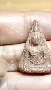 พระนางพญา ปี 2496 พิมพ์นิยม อาจารย์ถนอม  เขมจาโร อดีตเจ้าอาวาสวัดนางพญา พระนางพญาแท้ๆ บดผสมเป็นมวลสาร หายากน่าสะสม