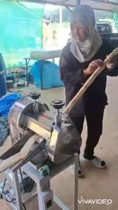 เครื่องคั้นน้ำ/บีบอ้อยชนมอเตอร์ Venz 1/2 แรงม้า (0.5HP) โครงเหล็กหุ้ม Stainless ลูกบีบเป็นเหล็กหล่อเหนียว ยี่ห้อ STARWAY รุ่นSY-250B สินค้ารับประกัน 1 ปี