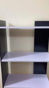 Kệ gỗ góc tường 5 tầng cao cấp. Chất liệu: gỗ MDF độ bền cao. Kích thước: 115 x 40 x 15cm. 3 màu lựa chọn