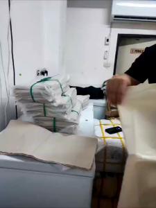 ถุงขยะสีขาว ถุงขยะสีชา ถุงใส่ขยะ ของใช้ทุกครัวเรือนต้องมี เนื้อหนา รับน้ำหนักได้ดี ไม่ขาดง่าย เเพค 1 กิโล