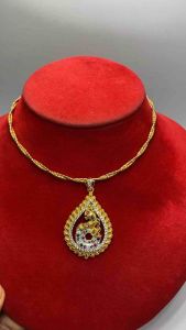 สร้อยคอช็อคเกอร์ทอง พร้อมจี้พญานาค ช่วยเสริมบารมี ความอุดมสมบูรณ์ โชคลาภ วาสนา สร้อยคอมีน้ำหนัก 1 บาท ความยาว 18 นิ้ว