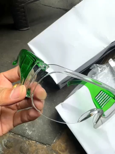 แว่นตากันน้ำ เกรดพรีเมี่ยม