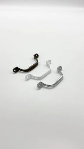 มือจับประตูเอียง ใบไม้ (ขาว เงิน ชา ดํา) มือจับประตู มือจับมุ้งลวด มือจับประตูมุ้งลวด มุ้ง ประตู มือจับ มือจับเอียง มุ้งลวด Aluware AW031