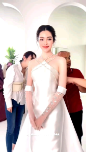 Găng tay bao tay viền đính hoa và đá