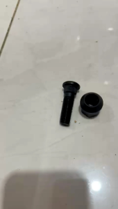 BAUT RODA ISUZU TRAGA PANJANG DAN PENDEK HARGA 1 set (baut dan mur nya)