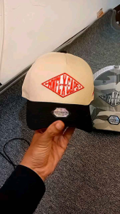 TOPI BASEBALL BLACK CREAM BORDIR RED