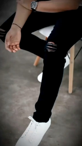 Celana Jeans Pria Sobek Lutut Warna Hitam Pekat Stretch Size 28-36