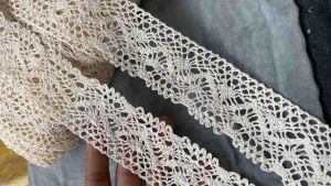 Per 3 meter renda rajut warna krem lebar 4.5 cm