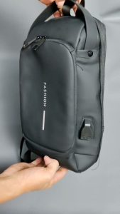 Tas Selempang Pria USB Fashion Waterproof Keren Men Chest Sling  Bag  Chest Bag Tas Selempang Pria