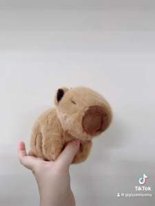 Vòng tay thời trang Capybara trên lưng có quả dâu