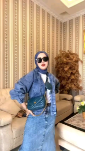Jaket Jeans Hoodie Wanita: Tren dan Kelebihan