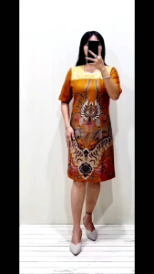 BATIK COUPLE SOLO KELUARGA SARIMBIT FAMILY DRES TUNIK PASANGAN MODERN UNTUK KONDANGAN TERBARU KEKINIAN AYAH IBU ANAK SERAGAM SERAGAMAN JUMBO KECIL PREMIUM LENGAN PENDEK ERINA KOTAK COKLAT KOMBINASI BROKAT
