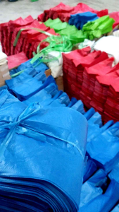 kantong Plastik kresek warna embos ( kualitas no.1 ) 1kg ukur 15×33 murah