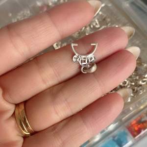 Charm kẹp mặt dây chuyền bạc s925 kẹp hạt châu hạt đá hình kim tiền đính đá pha lê