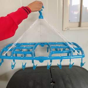 UniGlobal High Quality Heavy Duty Foldable Hanger Easy To Use Space Saver With 32 Clips Big
