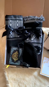 HAMPERS GIFT BOX KADO COWOK SET PECI TASBIH SAJADAH SARUNG KADO COWOK MUSLIM SHOLAT