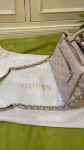กระเป๋าสะพาย กระเป๋าถือ GUESS ของแท้ ของใหม่ พร้อมถุง (QG963205) สีไข่ไก่