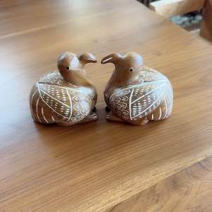 นกคุ้มไม้สัก 4 นิ้ว ขนาด 1 ตัว ยาว 10 เซนติเมตรสูง 10 เซนติเมตรกว้าง 8 เซนติเมตร