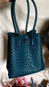 TAS ANYAMAN PLASTIK JALI PREMIUM MINOLEA SIZE M HIJAU BOTOL TAS WANITA