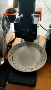 ไล่ผงกาแฟ เครื่องบดยี่ห้อ Gemilai CRM9009 ที่ใส่ยางตบ 3 ซึ่งสูงสุดถึง 9009 วัสดุ