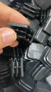 พลาสติกรองขาเก้าอี้1x1 แบบชั้นสั้น สี่เหลี่ยมสวมใน 1 นิ้ว ฝาอุดเหล็กกล่อง ราคาต่อ 4 ตัว ยางรองขาเก้าอี้ จุกอุดขาเหล็กสี่เหลี่ยมสวมใน ยางรองขาโต๊ะ1x1 ฝาอุดเหล็กกล่อง ยางรองขาโต๊ะ