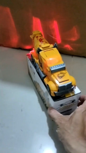 mainan mobil truk molen bisa berbuah jadi robot / mainan mobil super car deformation 2in1