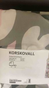 KORSKOVALL คชโกวาล ปลอกผ้านวม+ปลอกหมอน 2 ใบ 150x200/50x80 ซม. รายละเอียดสินค้า ปลอกหมอนปิดแบบซ้อนผ้า ปลอกผ้านวมติดกระดุม ช่วยให้ผ้านวมเรียบเสมอกัน