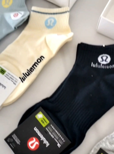 HỘP 5 ĐÔI TẤT CHÂN CAO CẤP NỮ – MIU MIU / LULULEMON / ALO YOGA