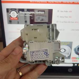 Công tắc khoá cửa máy giặt Electrolux EWF80743 EWF85743 EWF10843 EWF12843 EWF10744 EWF10844 EWF12844