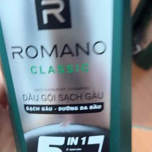 Giá Nguyên Thùng 24 chai Romano 5in1-sạch gàu dưỡng da đầu.date mới -11/2027