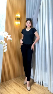 Celana Skinny Highwaist Wanita: Tampil Elegan & Nyaman