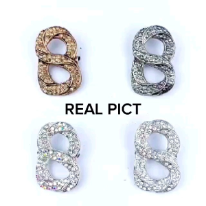 Bros Button & Hijab: Aksesoris yang Mempercantik Penampilan