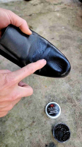 Xi đánh giày dép ghế ô tô đen bóng cam kết không đen bóng trả lại