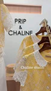 เสื้อลูกไม้คอตตอนซิลค์เนื้อดี ผ้าปักฉลุลายสวยงามทั้งตัว ชายแขนและชายเสื้อหยักโค้งตามเชิงลูกไม้ Tage::Chaline Studio