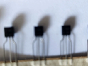 10pcs Transistor C945 TR Jenis NPN Kualitas Baik ORI Original Asli