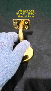 Hand rail kotak bracket handrailing clamp banister ke tembok gold emas