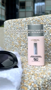 LOreal Paris ANTI DARK-DPOT DAILY UV FLUID SPF 50+ Sunscreen Pertama untuk menyamarkan BEKAS JERAWAT & NODA HITAM dengan kandungan GLYCOLIC ACID + NIACINAMIDE. MENYAMARKAN-53% NODA HITAM BAHKAN BEKAS JERAWAT SEKALIPUN.  TERUJI SECARA KLINIS*  Setelah