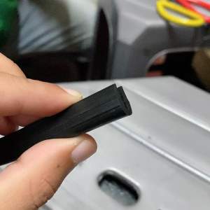Karet Lis U Lebar 10-11mm (garis)