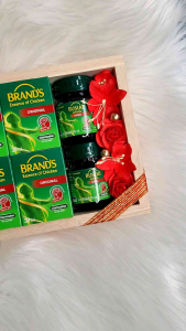 แบรนด์ ** ซุปไก่สกัด 4ขวด **กระเช้าประดับดอกไม้ประดิษฐ์ **gift set ของขวัญ ปีใหม่